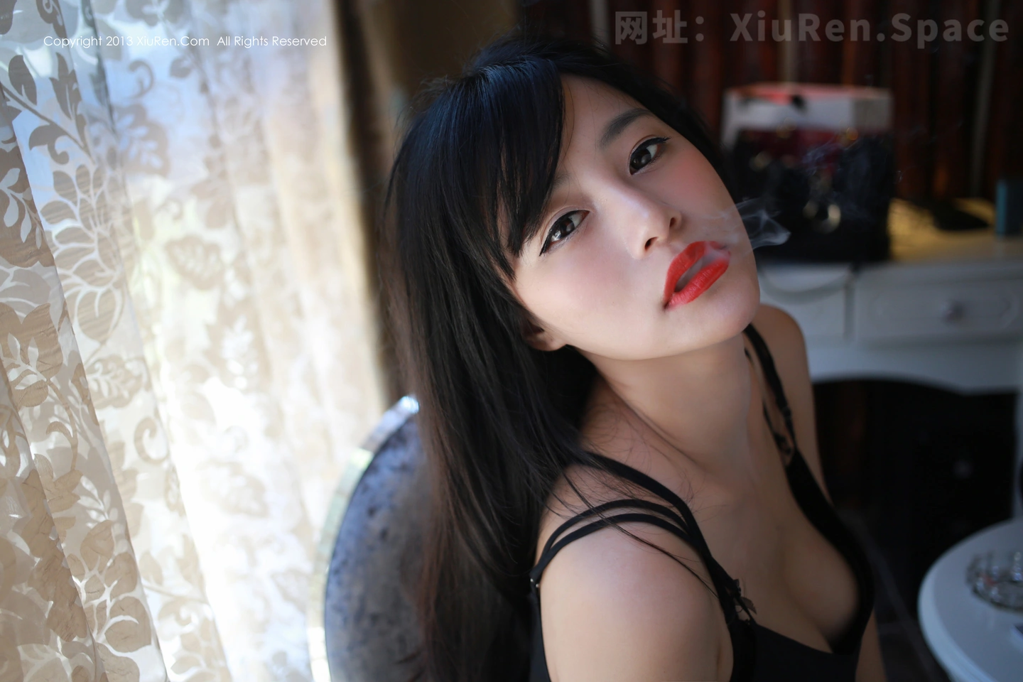 图片[2]-[XiuRen秀人网]VOL.007 嫩模toro羽住黑丝内衣性感红唇激情诱惑写真70P-秀人网官方网站